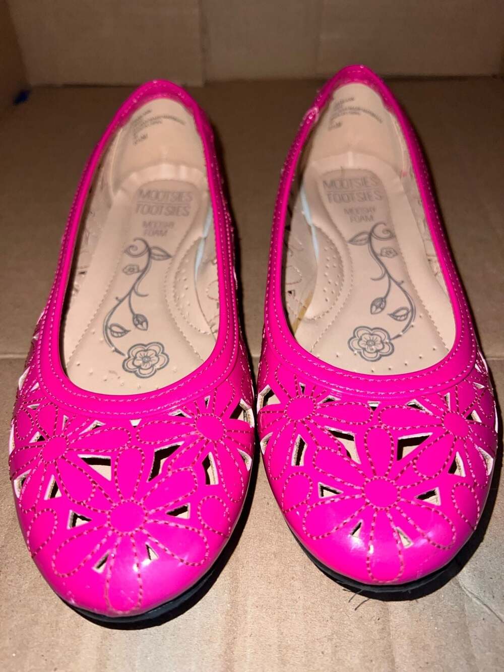 Mootsies Tootsies Charlann Hot Pink Patent Laser-Cut Flower Ballet Flats